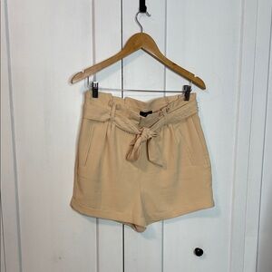 Vero Moda - W29 / EU38  - High Waist Creamy Pink Shorts Faux Pearl Accents